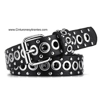 CINTURÓN NEGRO DE TACHAS CON OJETES DE METAL CON HEBILLA DE GUARNICIONERO